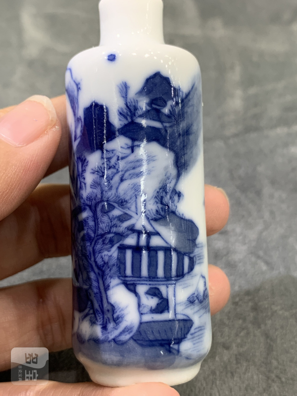 清晚期青花寒江独钓纹鼻烟壶 - 图11